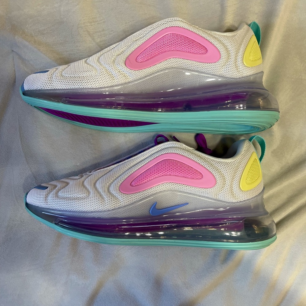 Womens Nike Air Max 720. Size: 10. Color: White w/ pastel
